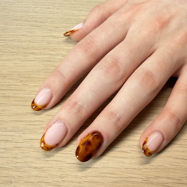 Tortoiseshell French tips with a full tortoiseshell accent nail